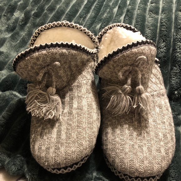 House slippers. Beautiful Aztec black and gray print.  Excellent condition - Picture 2 of 9